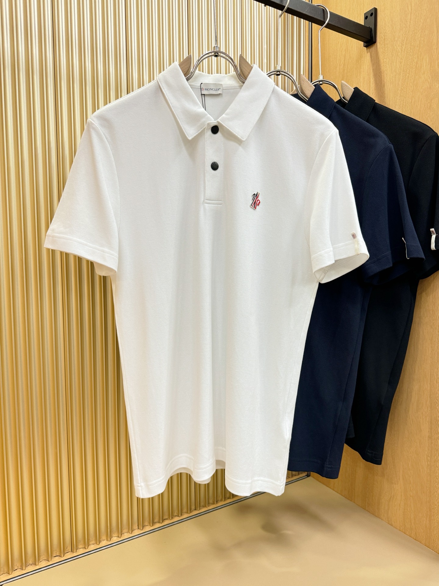  Moncler蒙口 2025官方春夏新款 专柜同步上市 男士翻领短袖POLO衫，高端主线系列，进口珠地