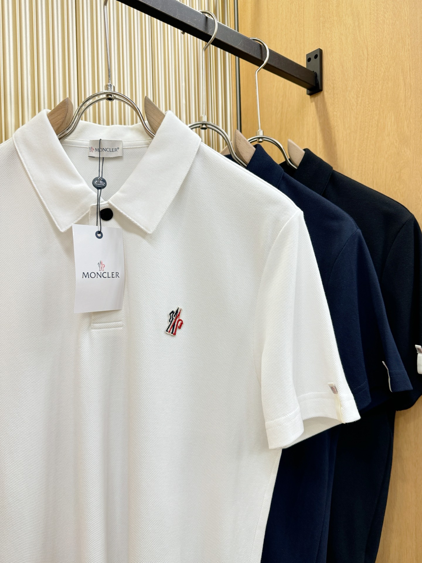  Moncler蒙口 2025官方春夏新款 专柜同步上市 男士翻领短袖POLO衫，高端主线系列，进口珠地