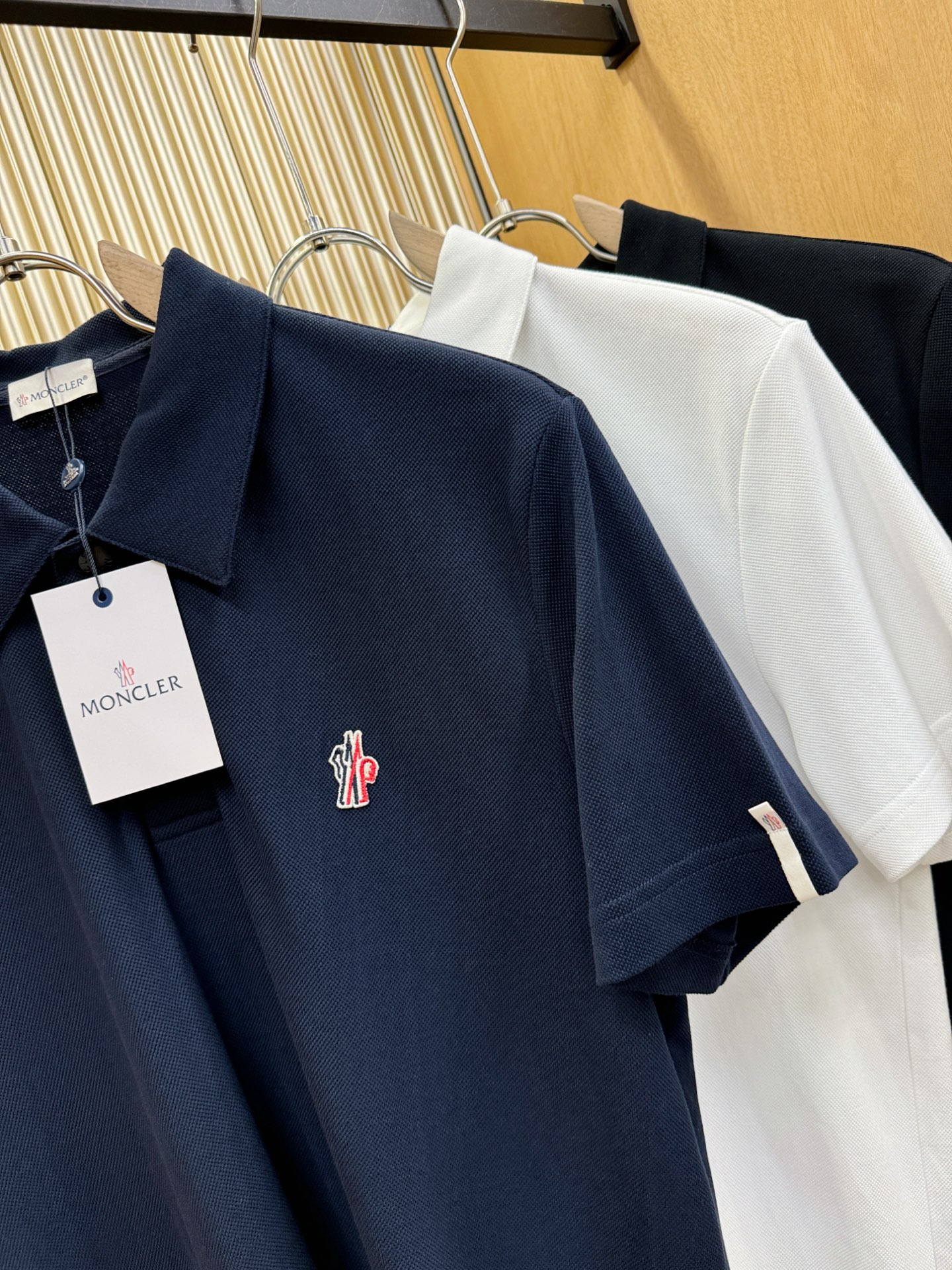  Moncler蒙口 2025官方春夏新款 专柜同步上市 男士翻领短袖POLO衫，高端主线系列，进口珠地