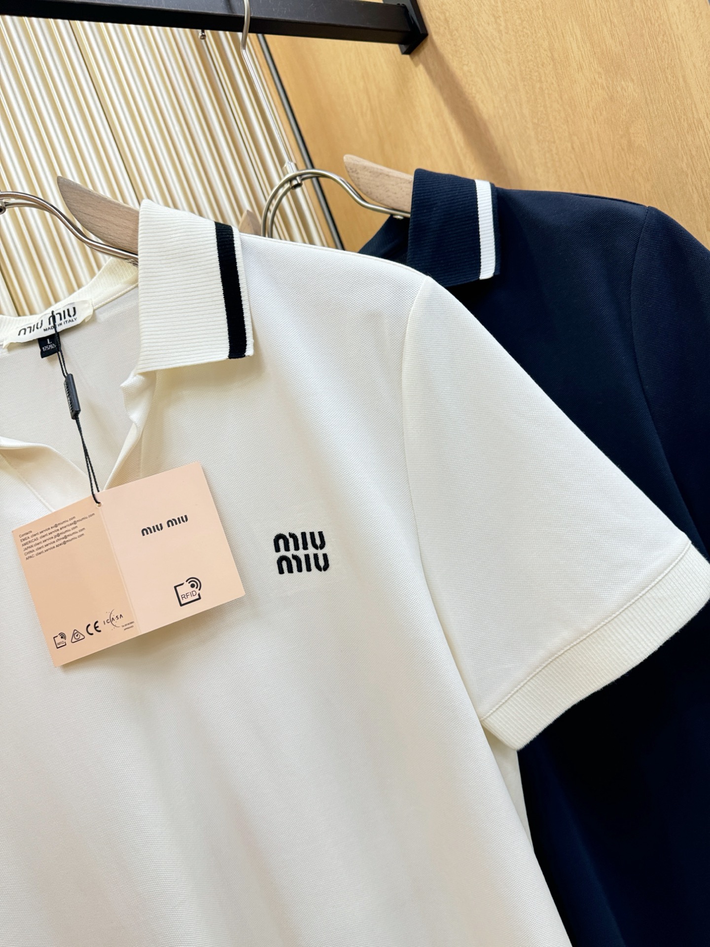  MiUMIU 2025官方春夏新款 专柜同步上市 男士翻领短袖POLO衫，高端主线系列，进口珠地丝光棉