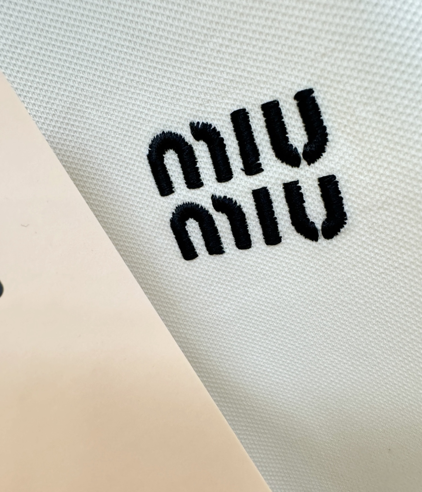  MiUMIU 2025官方春夏新款 专柜同步上市 男士翻领短袖POLO衫，高端主线系列，进口珠地丝光棉