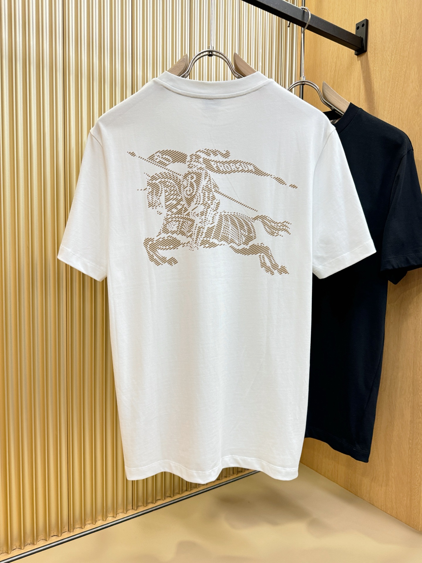  (最大可穿240斤) BURBERRY巴宝莉 2025春夏新款短袖T恤！走秀图案时尚休闲短袖T恤衫！设