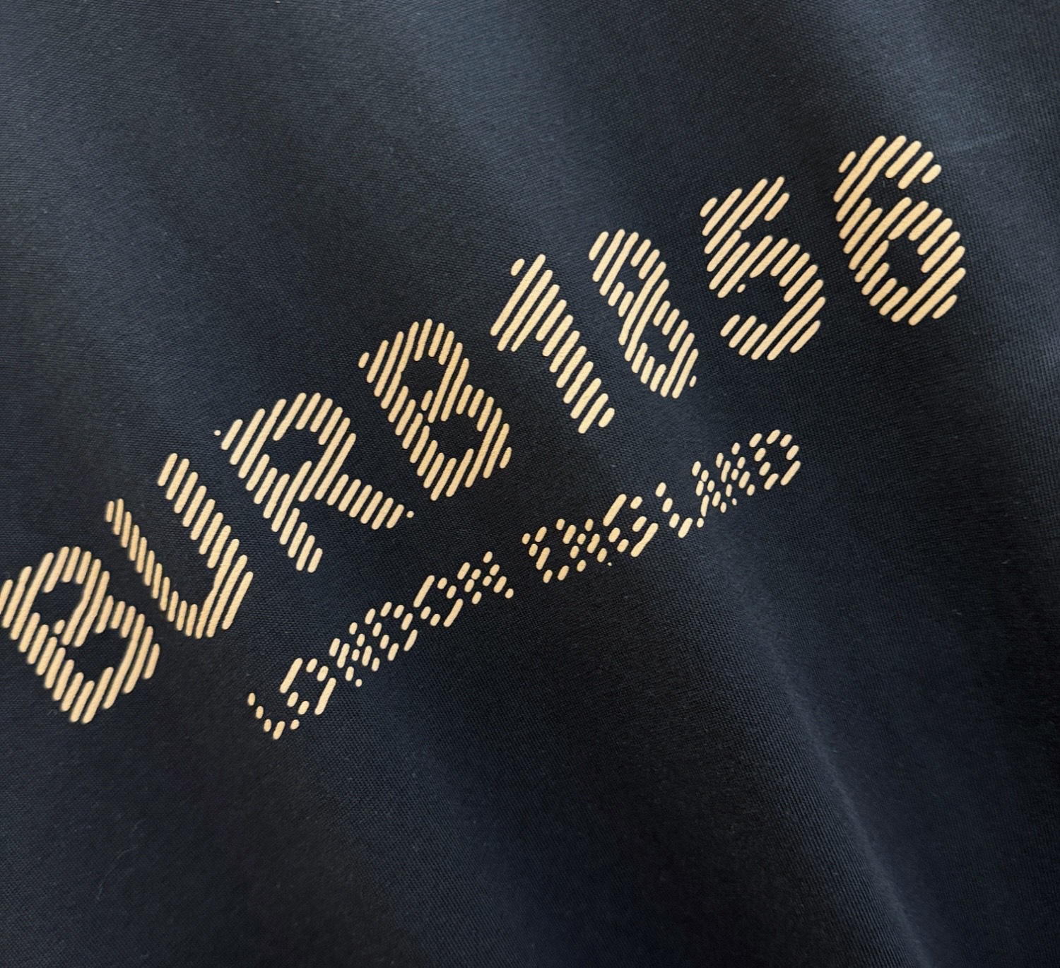  (最大可穿240斤) BURBERRY巴宝莉 2025春夏新款短袖T恤！走秀图案时尚休闲短袖T恤衫！设