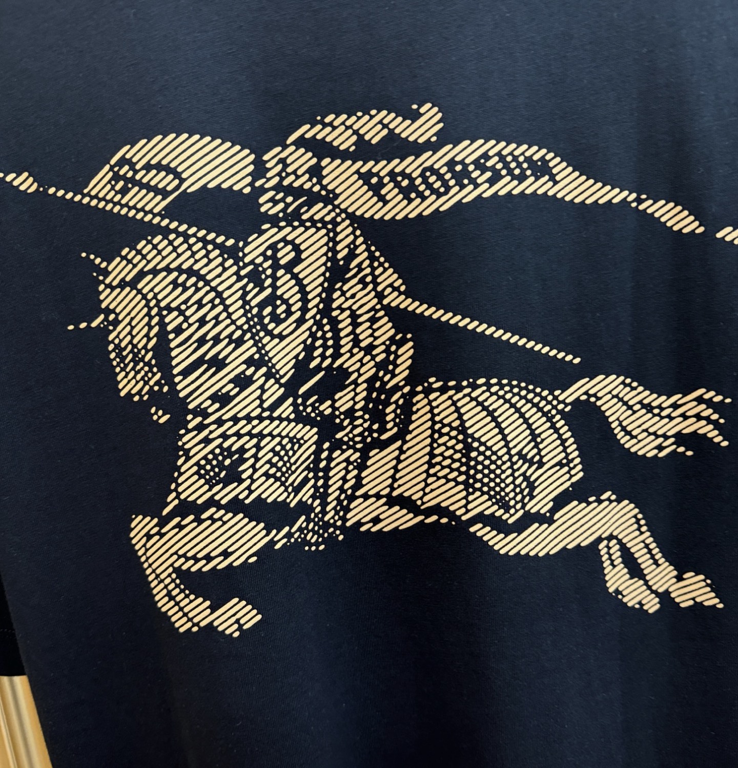  (最大可穿240斤) BURBERRY巴宝莉 2025春夏新款短袖T恤！走秀图案时尚休闲短袖T恤衫！设
