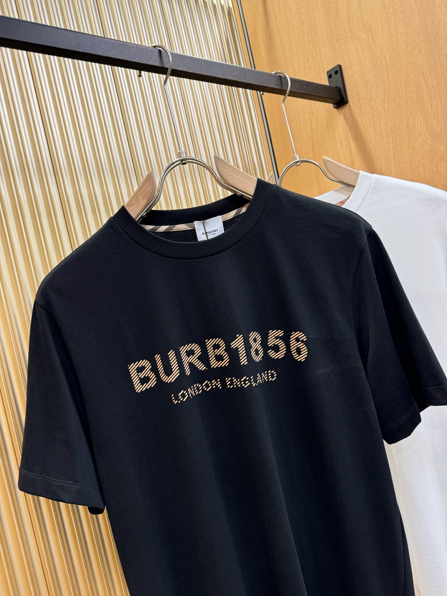  (最大可穿240斤) BURBERRY巴宝莉 2025春夏新款短袖T恤！走秀图案时尚休闲短袖T恤衫！设