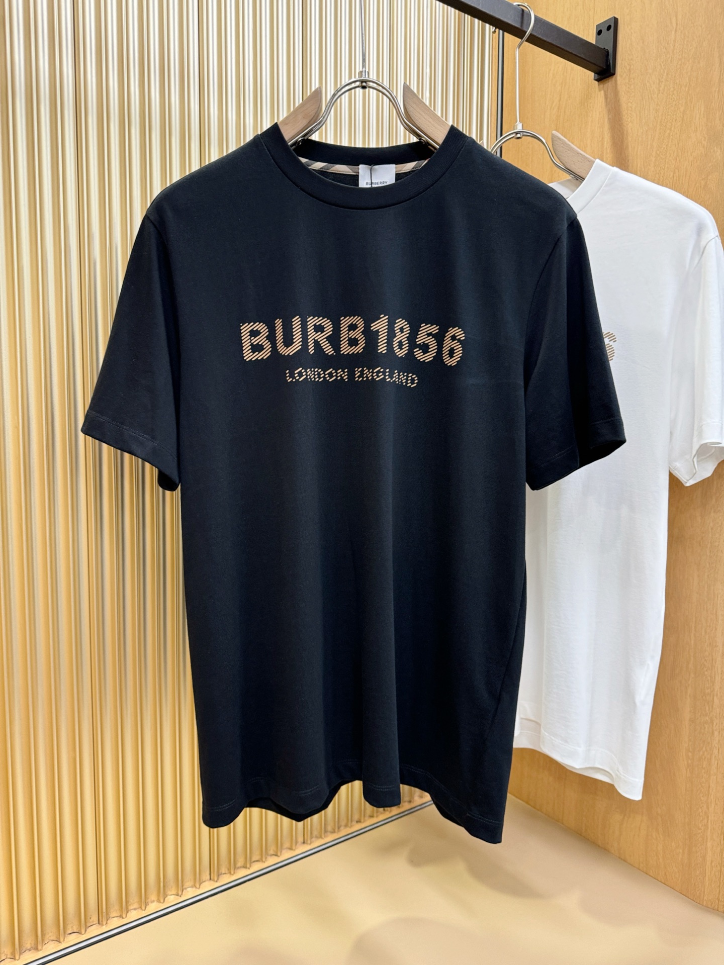  (最大可穿240斤) BURBERRY巴宝莉 2025春夏新款短袖T恤！走秀图案时尚休闲短袖T恤衫！设