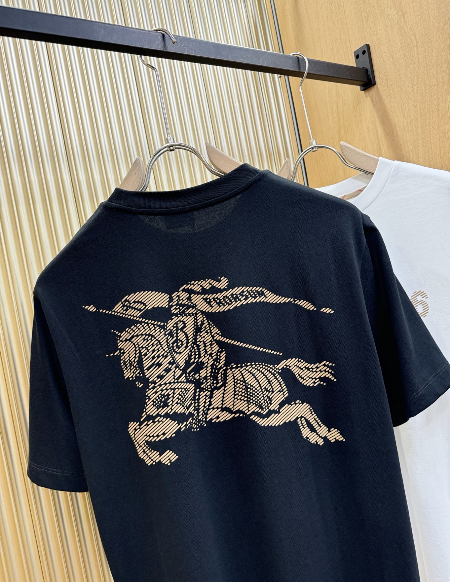  (最大可穿240斤) BURBERRY巴宝莉 2025春夏新款短袖T恤！走秀图案时尚休闲短袖T恤衫！设