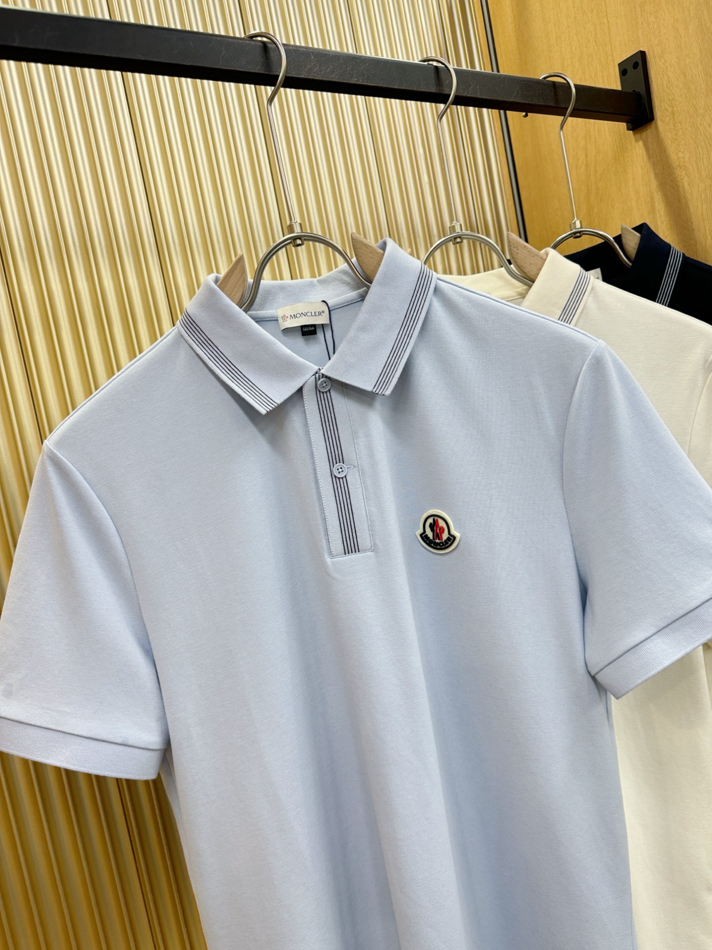  Moncler蒙口 2025官方春夏新款 专柜同步上市 男士翻领短袖POLO衫，高端主线系列，进口珠地