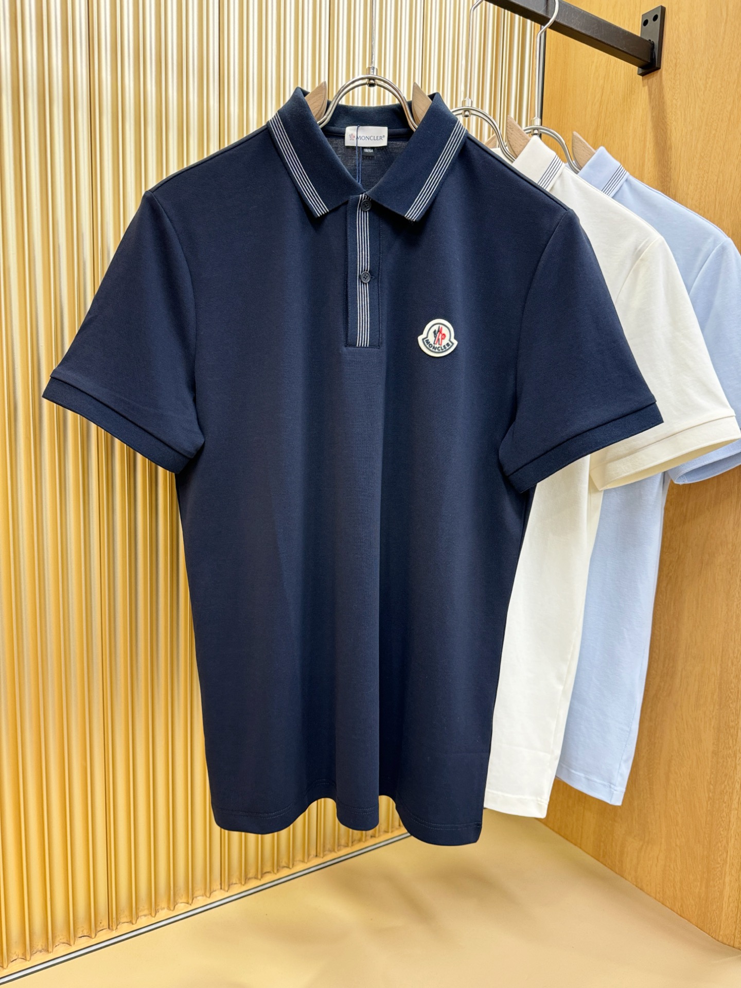  Moncler蒙口 2025官方春夏新款 专柜同步上市 男士翻领短袖POLO衫，高端主线系列，进口珠地