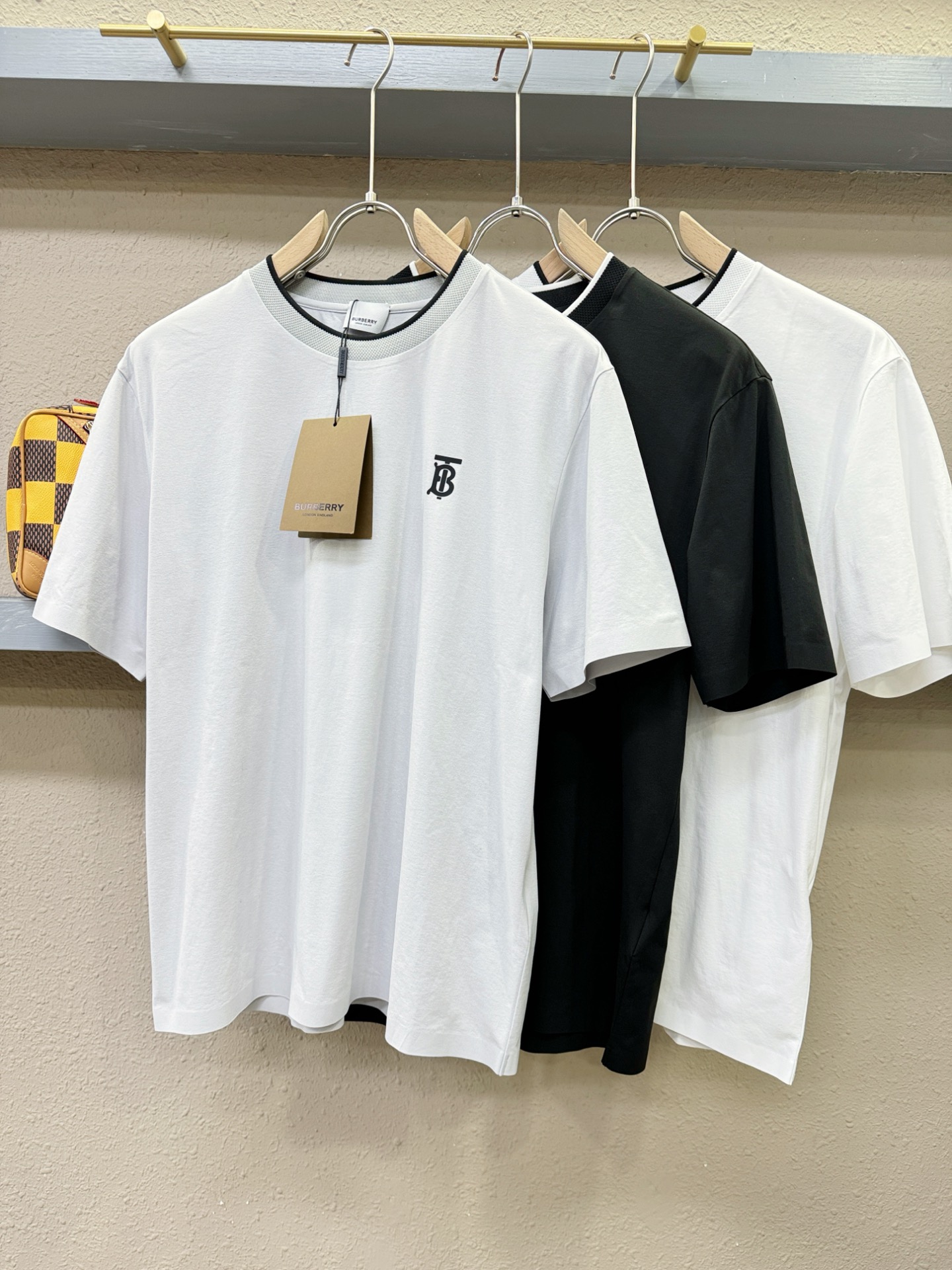 (最大可穿240斤) BURBERRY巴宝莉 2025春夏新款短袖T恤！走秀图案时尚休闲短袖T恤衫！设计