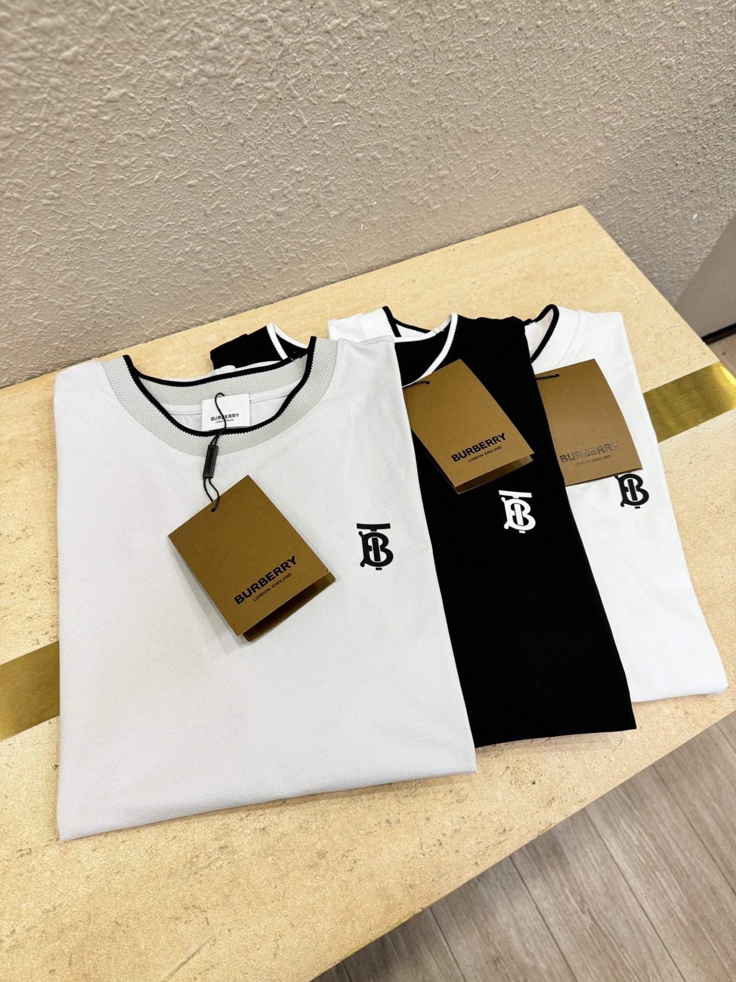 (最大可穿240斤) BURBERRY巴宝莉 2025春夏新款短袖T恤！走秀图案时尚休闲短袖T恤衫！设计