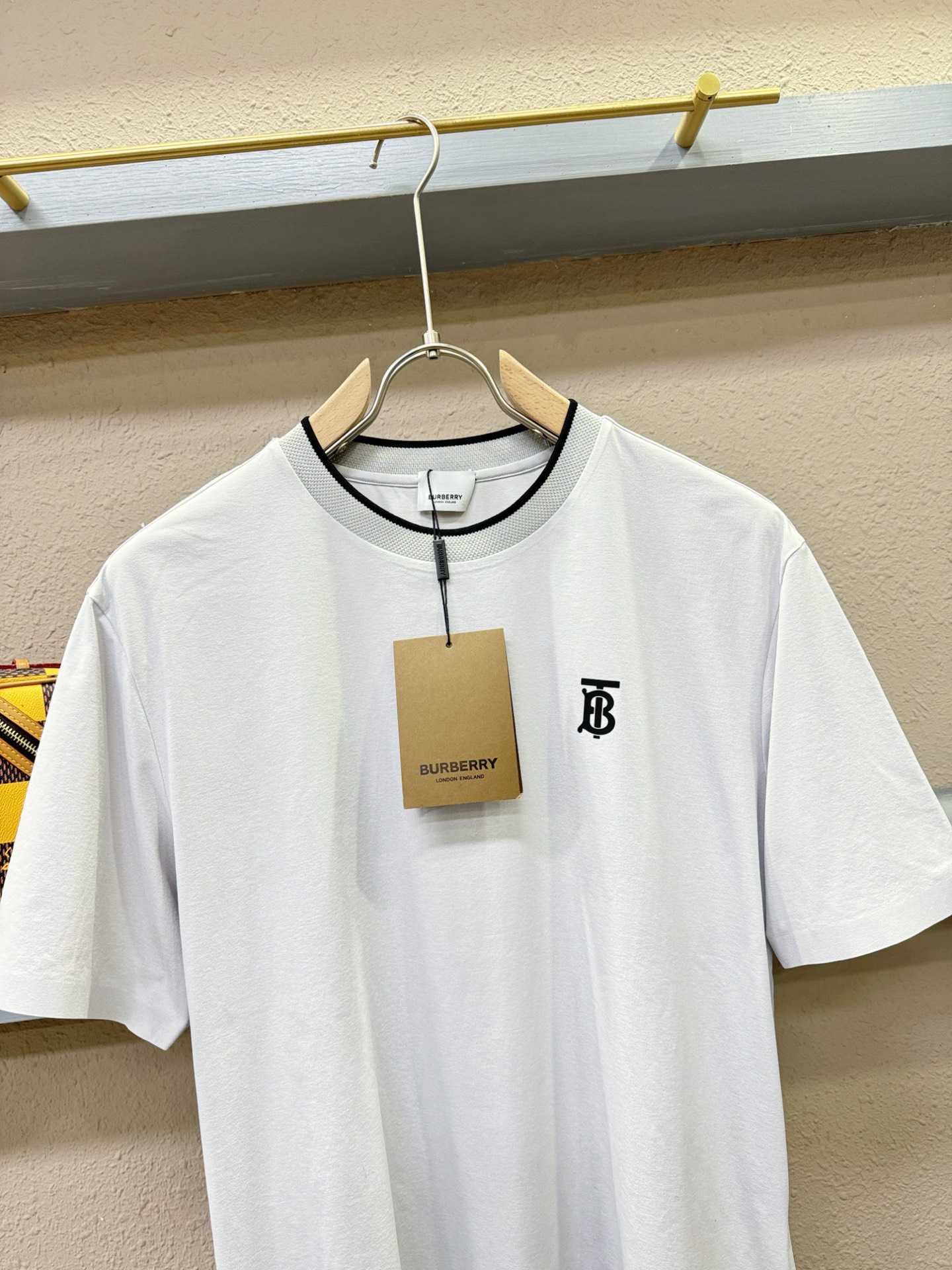 (最大可穿240斤) BURBERRY巴宝莉 2025春夏新款短袖T恤！走秀图案时尚休闲短袖T恤衫！设计