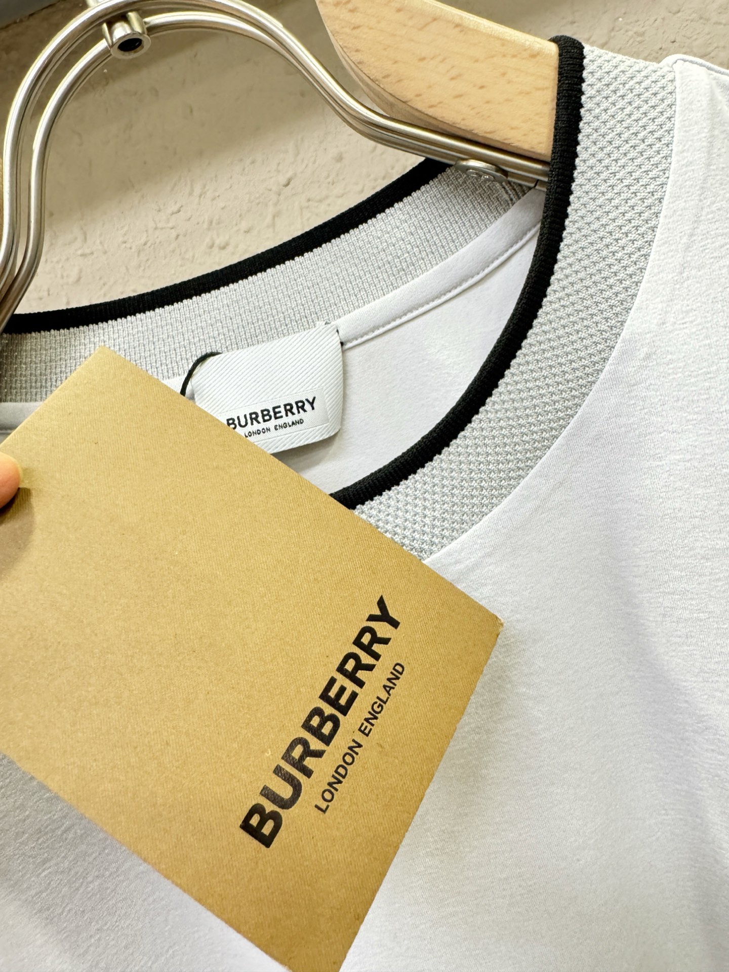 (最大可穿240斤) BURBERRY巴宝莉 2025春夏新款短袖T恤！走秀图案时尚休闲短袖T恤衫！设计