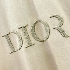 (最大可穿240斤) Dior迪奥 2025春夏新款短袖T恤!走秀图案时尚休闲短袖T恤衫!设计logo设 (最大可穿240斤) Dior迪奥 2025春夏新款短袖T恤!走秀图案时尚休闲短袖T恤衫!设计logo设