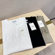 (最大可穿240斤) Dior迪奥 2025春夏新款短袖T恤!走秀图案时尚休闲短袖T恤衫!设计logo设 (最大可穿240斤) Dior迪奥 2025春夏新款短袖T恤!走秀图案时尚休闲短袖T恤衫!设计logo设