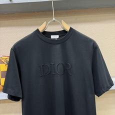 (最大可穿240斤) Dior迪奥 2025春夏新款短袖T恤!走秀图案时尚休闲短袖T恤衫!设计logo设 (最大可穿240斤) Dior迪奥 2025春夏新款短袖T恤!走秀图案时尚休闲短袖T恤衫!设计logo设