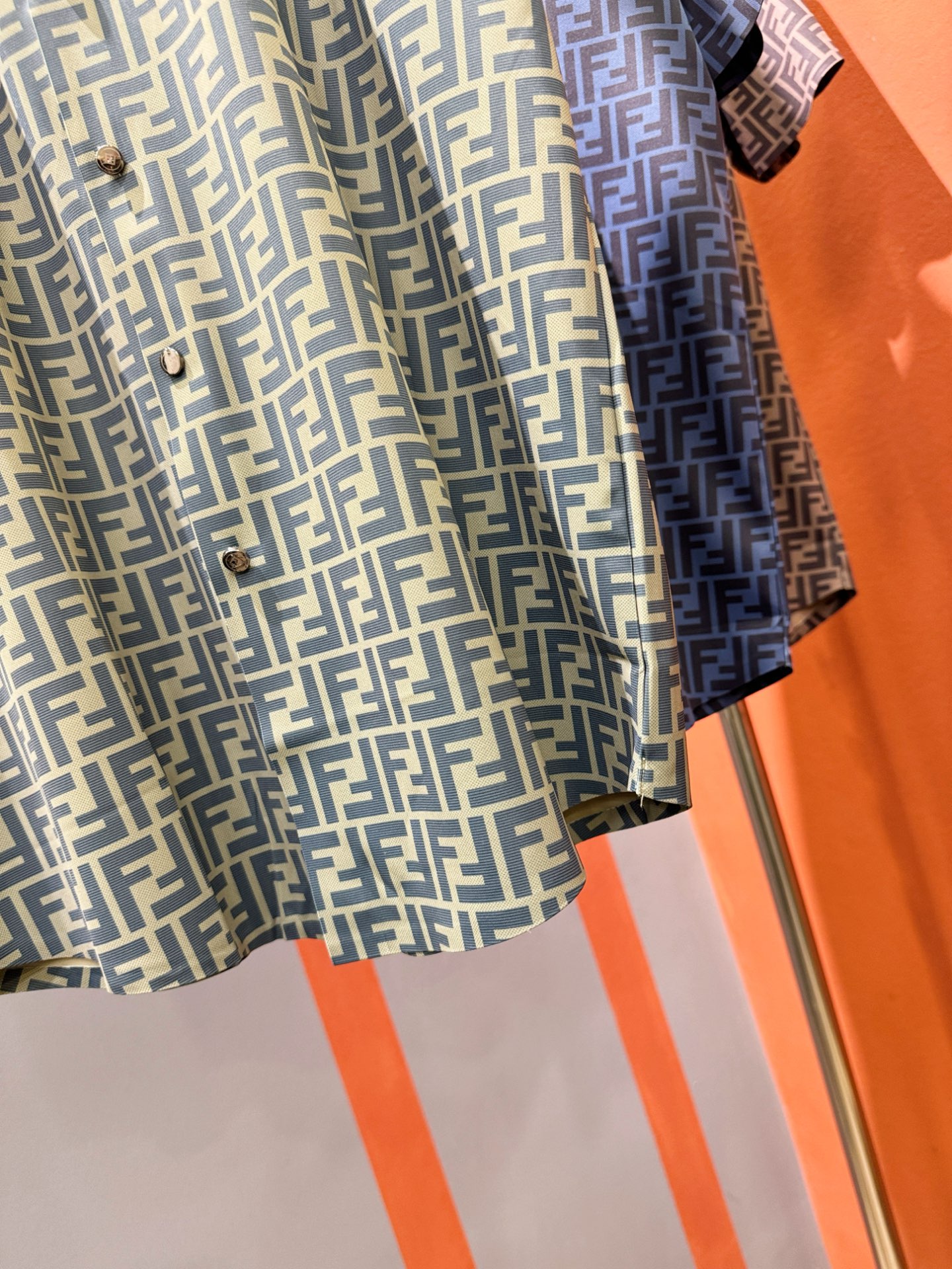 FENDI 2025 Ice-Filament Shirts: Unique Design, Online Sales Leader! - 图片 8