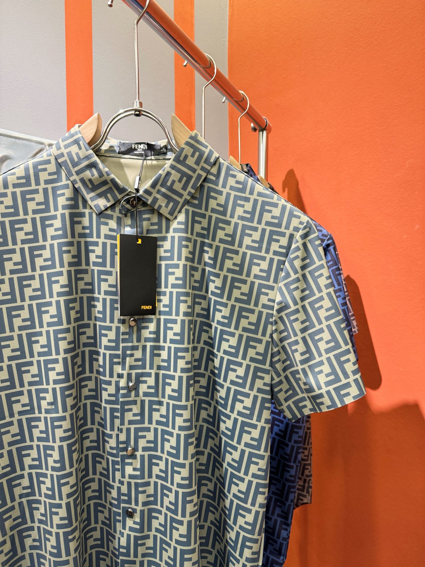 FENDI 2025 Ice-Filament Shirts: Unique Design, Online Sales Leader! - 图片 3