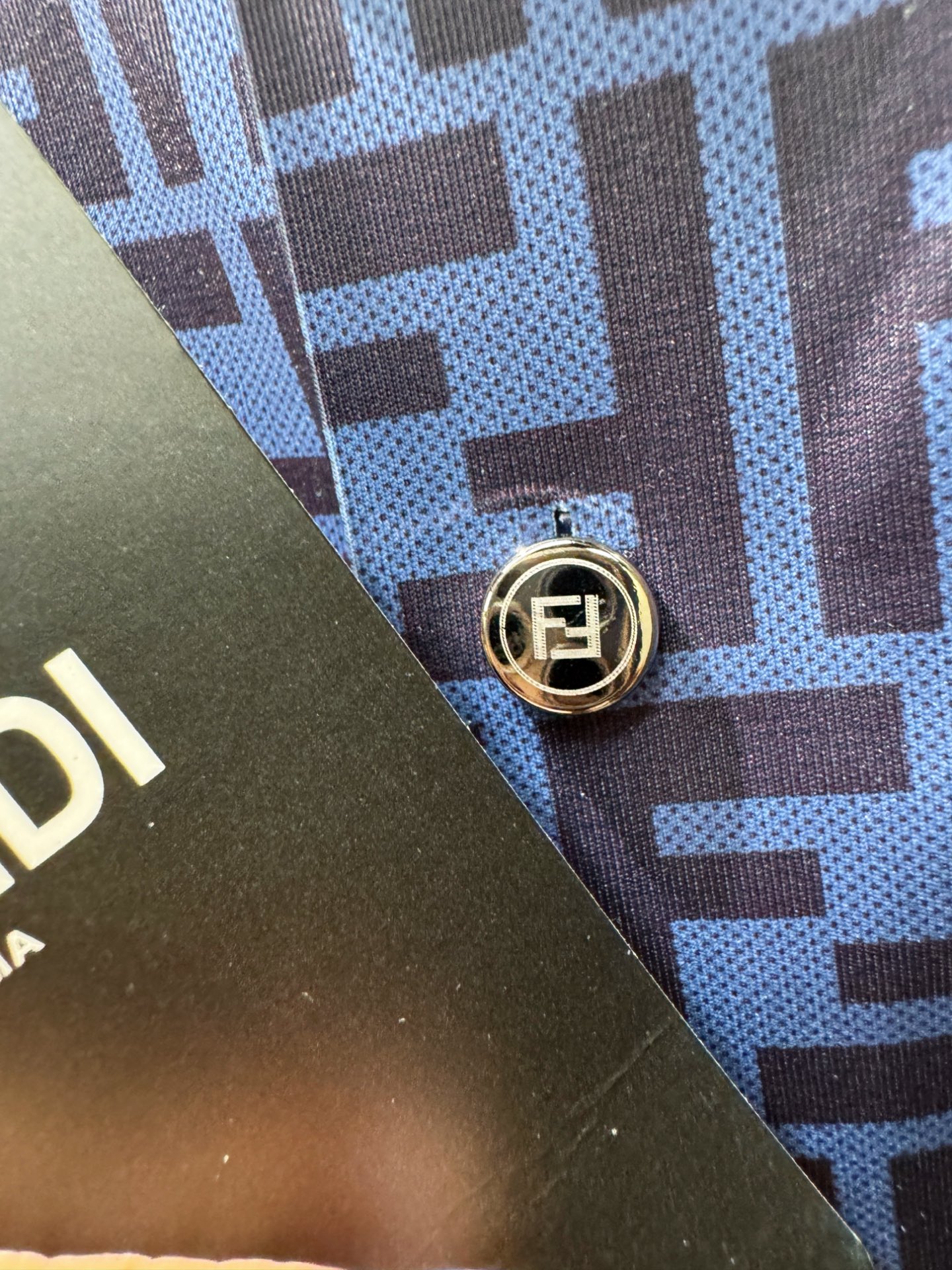 FENDI 2025 Ice-Filament Shirts: Rare Online Sales, Versatile Design, Stylish and Elegant! - 图片 8