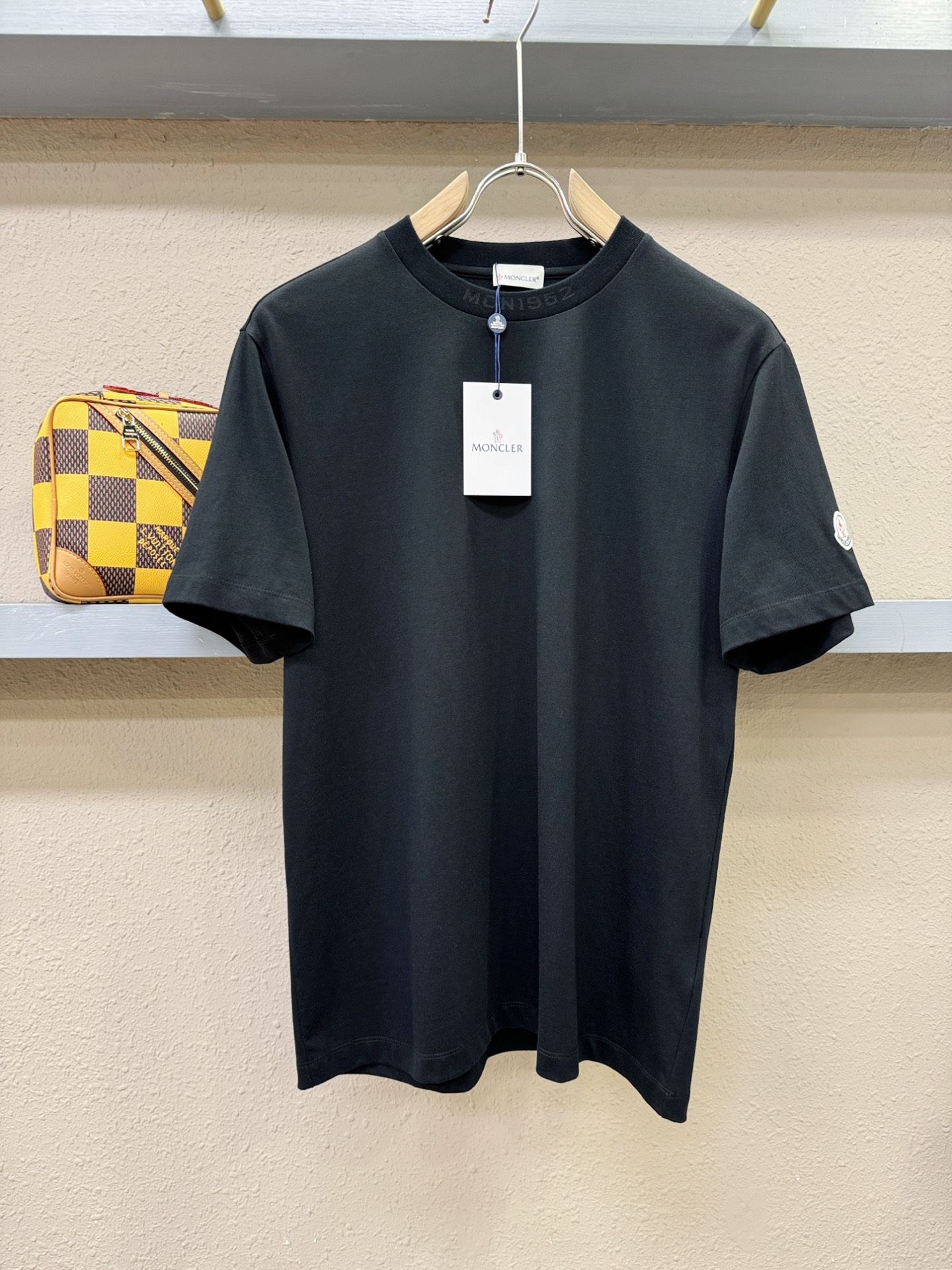 (最大可穿240斤) Moncler蒙口 2025春夏新款短袖T恤！走秀图案时尚休闲短袖T恤衫！设计lo
