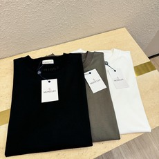 (最大可穿240斤) Moncler蒙口 2025春夏新款短袖T恤!走秀图案时尚休闲短袖T恤衫!设计lo (最大可穿240斤) Moncler蒙口 2025春夏新款短袖T恤!走秀图案时尚休闲短袖T恤衫!设计lo