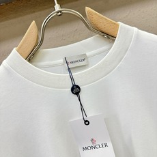(最大可穿240斤) Moncler蒙口 2025春夏新款短袖T恤!走秀图案时尚休闲短袖T恤衫!设计lo (最大可穿240斤) Moncler蒙口 2025春夏新款短袖T恤!走秀图案时尚休闲短袖T恤衫!设计lo