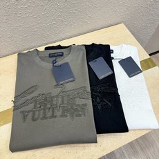 (最大可穿240斤) LV路易威登 2025春夏新款短袖T恤!走秀图案时尚休闲短袖T恤衫!设计logo设 (最大可穿240斤) LV路易威登 2025春夏新款短袖T恤!走秀图案时尚休闲短袖T恤衫!设计logo设
