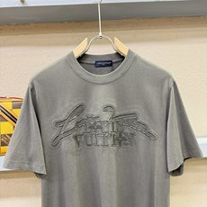 (最大可穿240斤) LV路易威登 2025春夏新款短袖T恤!走秀图案时尚休闲短袖T恤衫!设计logo设 (最大可穿240斤) LV路易威登 2025春夏新款短袖T恤!走秀图案时尚休闲短袖T恤衫!设计logo设
