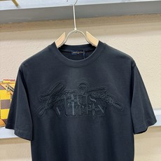 (最大可穿240斤) LV路易威登 2025春夏新款短袖T恤!走秀图案时尚休闲短袖T恤衫!设计logo设 (最大可穿240斤) LV路易威登 2025春夏新款短袖T恤!走秀图案时尚休闲短袖T恤衫!设计logo设