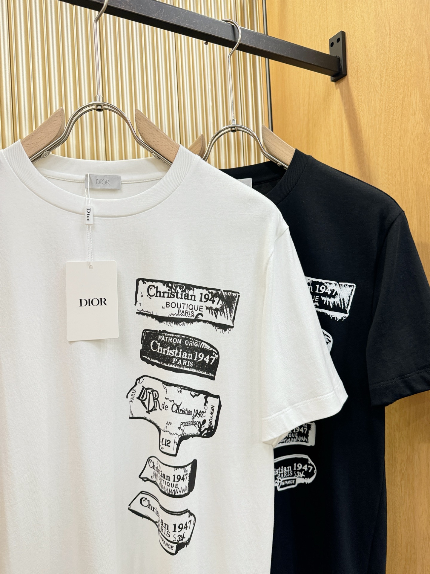 (最大可穿240斤) Dior迪奥 2025春夏新款短袖T恤！走秀图案时尚休闲短袖T恤衫！设计logo设
