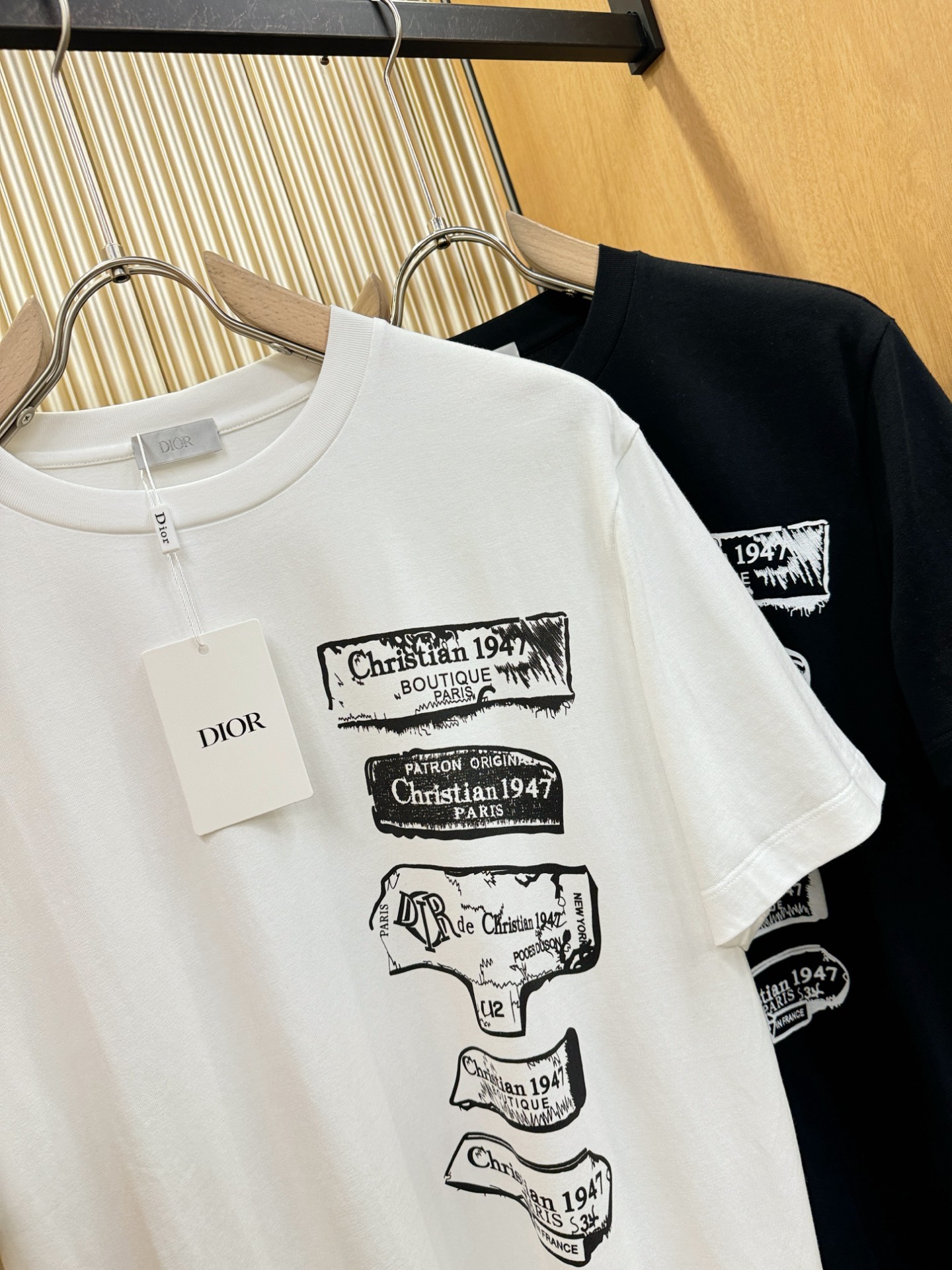 (最大可穿240斤) Dior迪奥 2025春夏新款短袖T恤！走秀图案时尚休闲短袖T恤衫！设计logo设