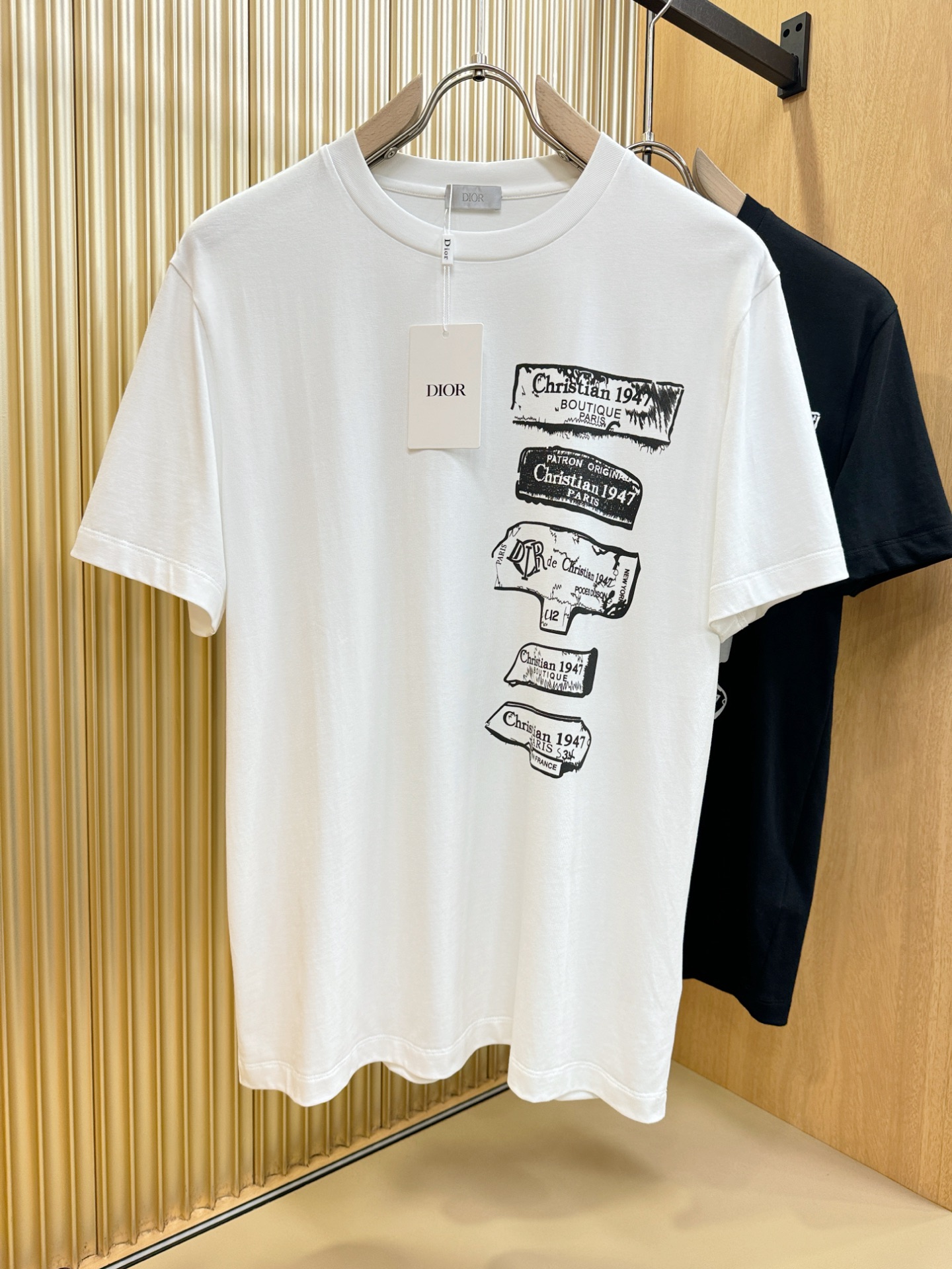 (最大可穿240斤) Dior迪奥 2025春夏新款短袖T恤！走秀图案时尚休闲短袖T恤衫！设计logo设