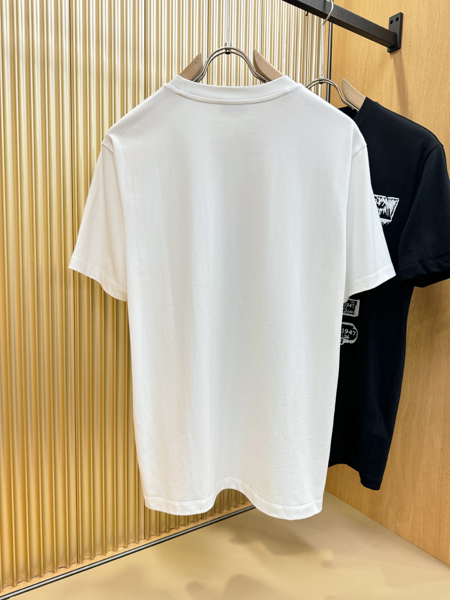 (最大可穿240斤) Dior迪奥 2025春夏新款短袖T恤！走秀图案时尚休闲短袖T恤衫！设计logo设