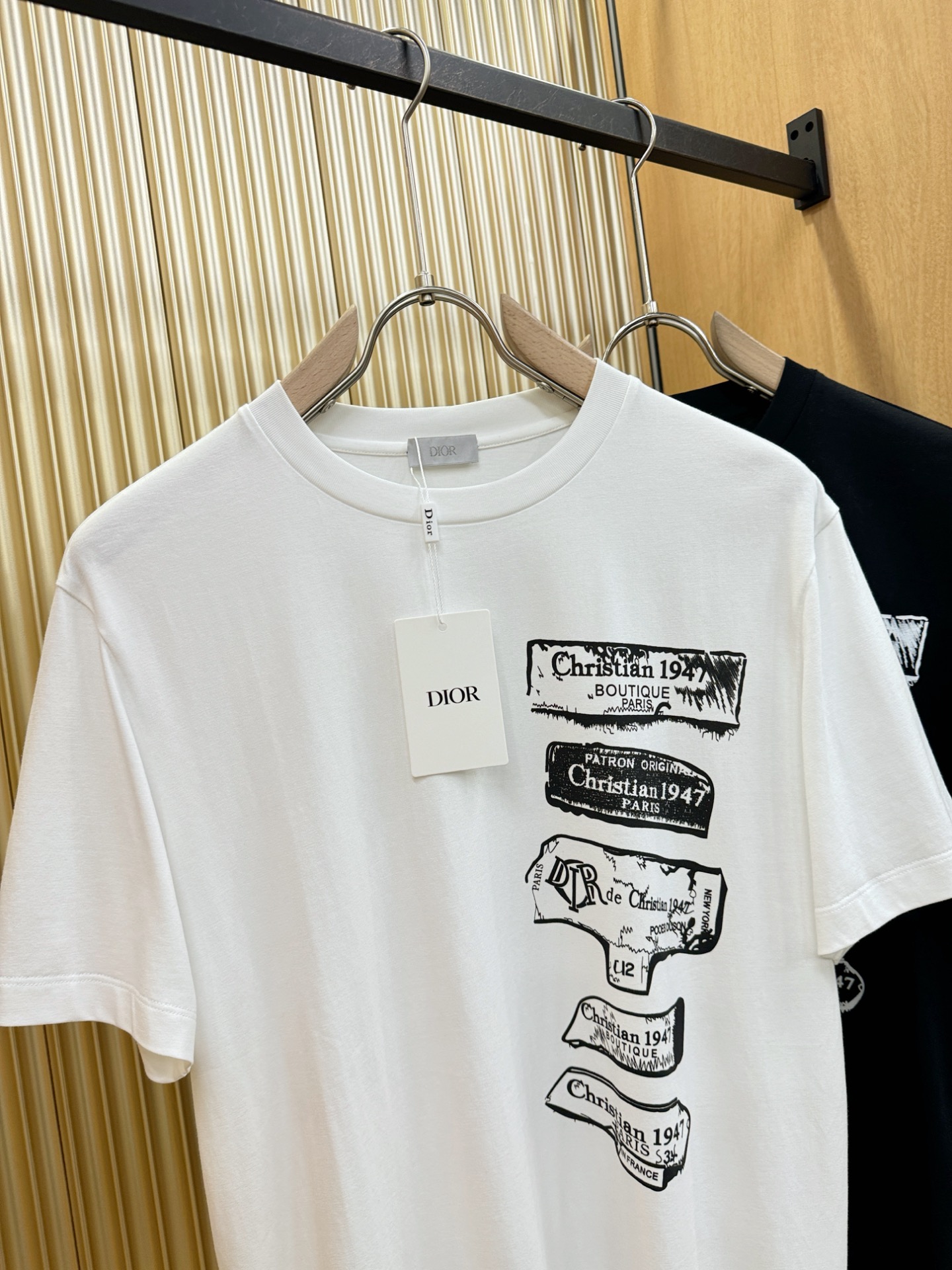 (最大可穿240斤) Dior迪奥 2025春夏新款短袖T恤！走秀图案时尚休闲短袖T恤衫！设计logo设