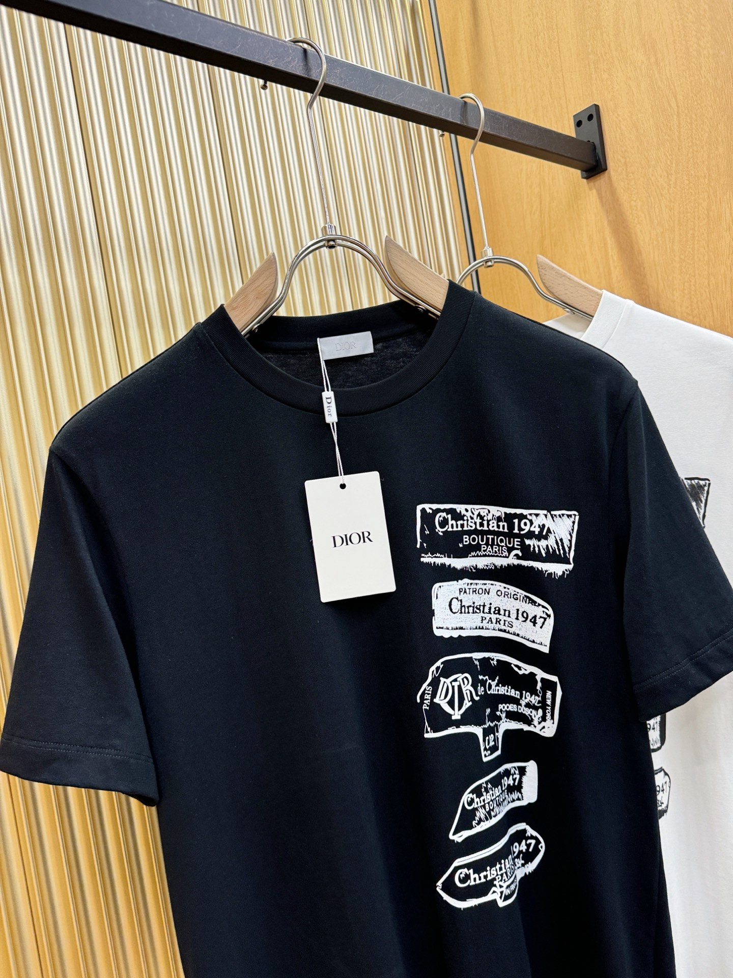 (最大可穿240斤) Dior迪奥 2025春夏新款短袖T恤！走秀图案时尚休闲短袖T恤衫！设计logo设