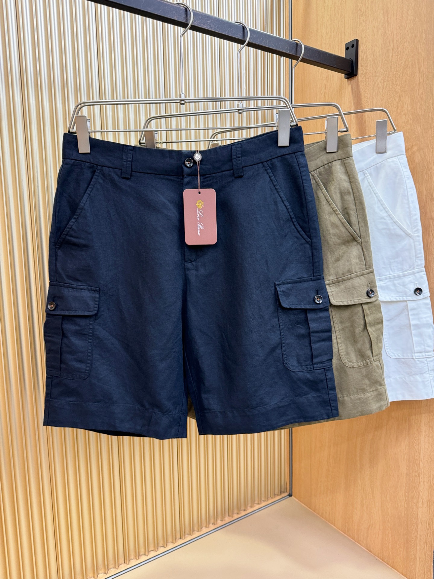 Loro Piana诺悠翩雅 顶级品质亚麻短裤，欧洲亚麻，有面料检测证书配套。P.S：面料采用55.4%