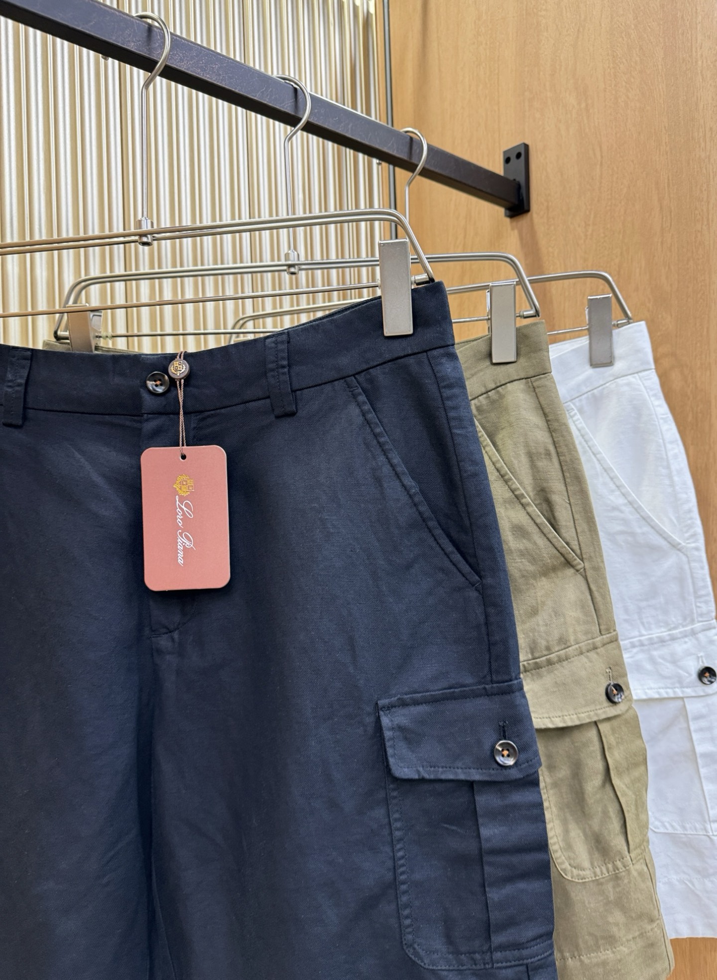 Loro Piana诺悠翩雅 顶级品质亚麻短裤，欧洲亚麻，有面料检测证书配套。P.S：面料采用55.4%