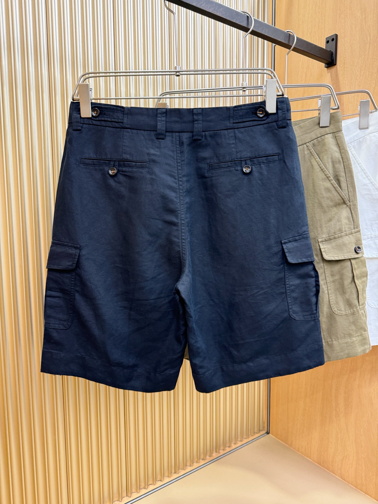 Loro Piana诺悠翩雅 顶级品质亚麻短裤，欧洲亚麻，有面料检测证书配套。P.S：面料采用55.4%