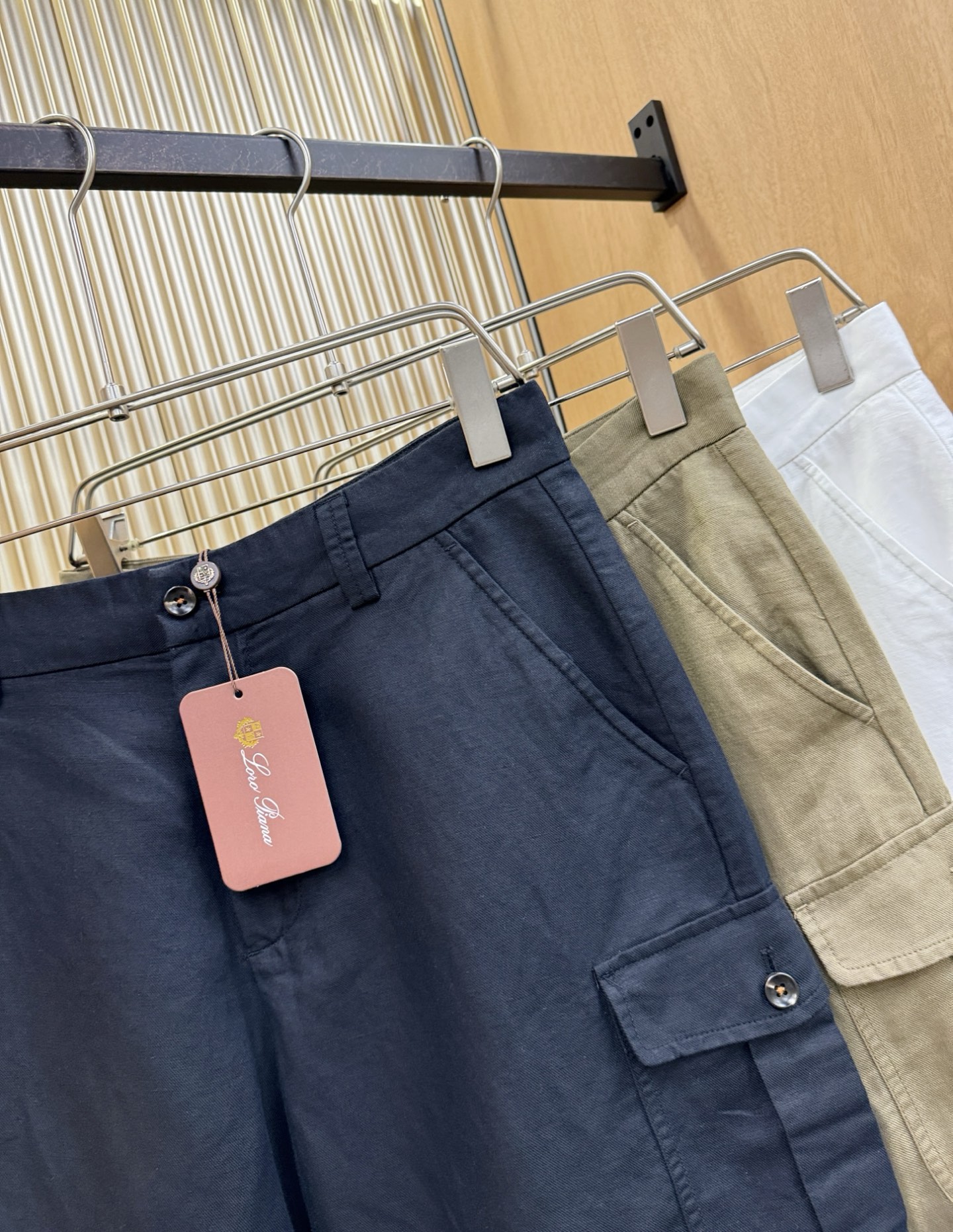 Loro Piana诺悠翩雅 顶级品质亚麻短裤，欧洲亚麻，有面料检测证书配套。P.S：面料采用55.4%