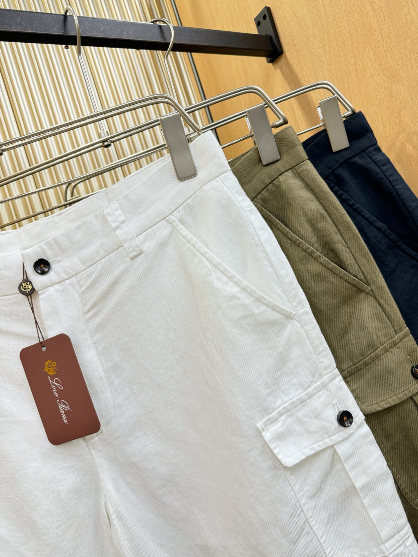 Loro Piana诺悠翩雅 顶级品质亚麻短裤，欧洲亚麻，有面料检测证书配套。P.S：面料采用55.4%