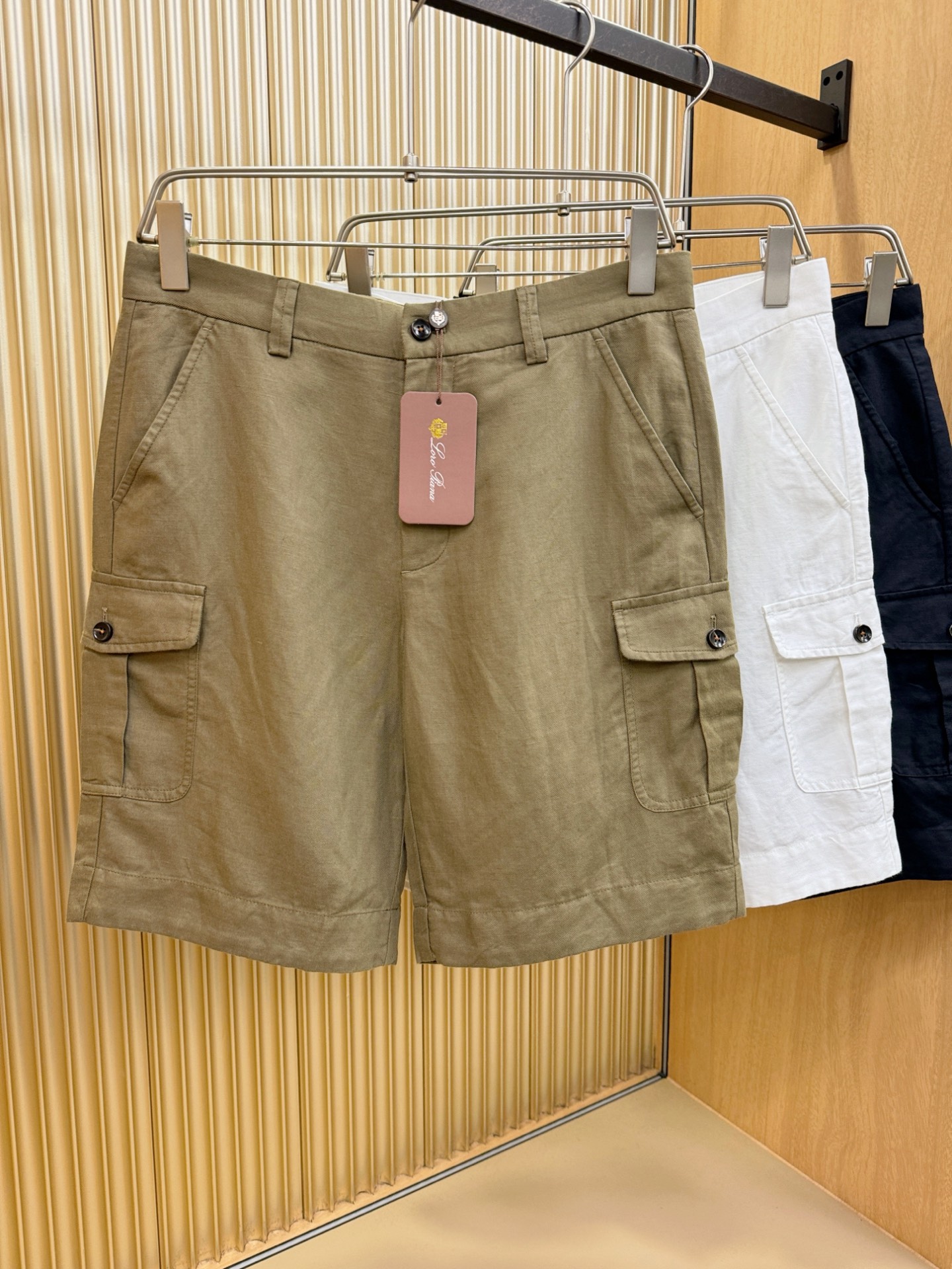 Loro Piana诺悠翩雅 顶级品质亚麻短裤，欧洲亚麻，有面料检测证书配套。P.S：面料采用55.4%