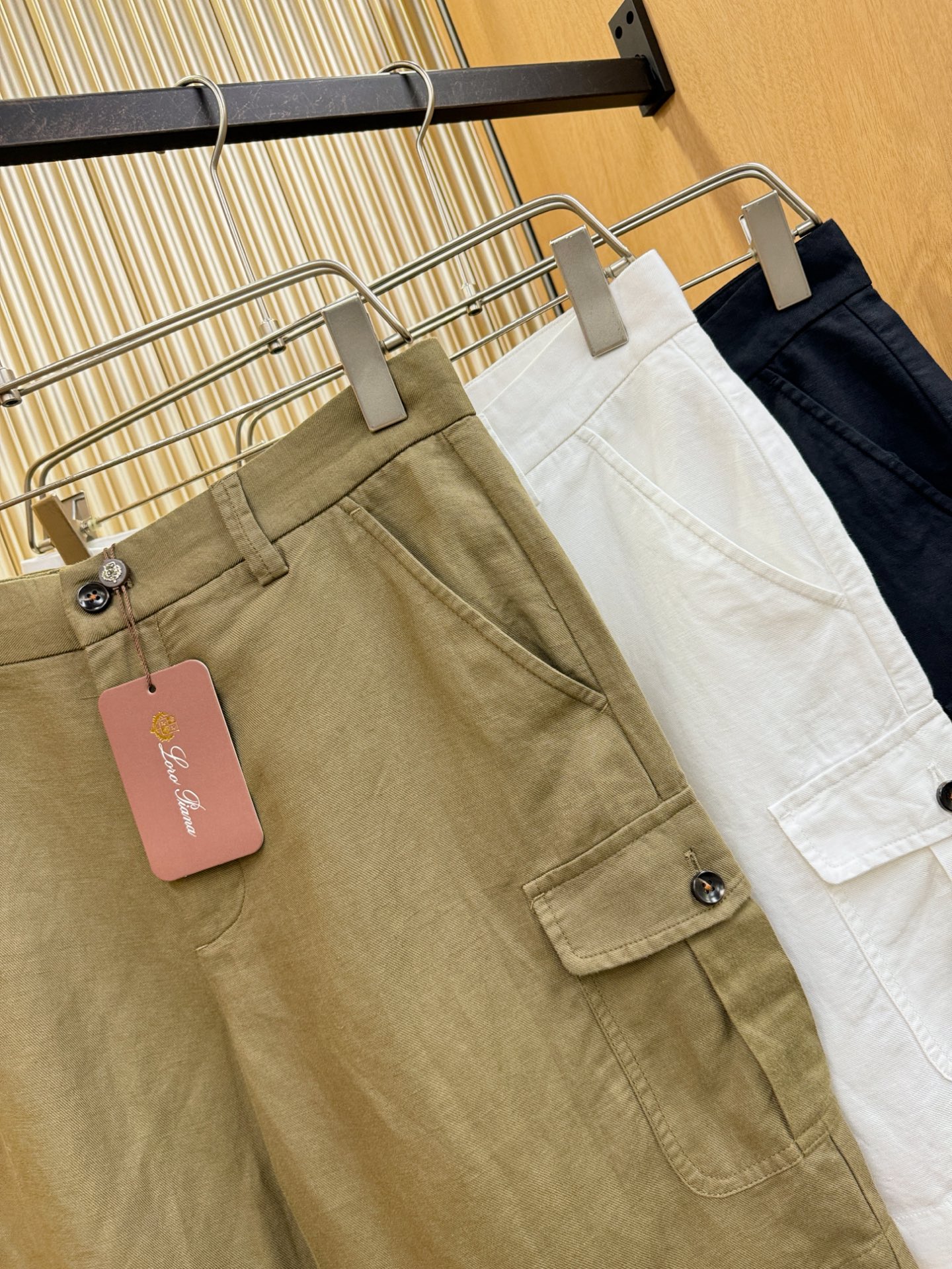 Loro Piana诺悠翩雅 顶级品质亚麻短裤，欧洲亚麻，有面料检测证书配套。P.S：面料采用55.4%