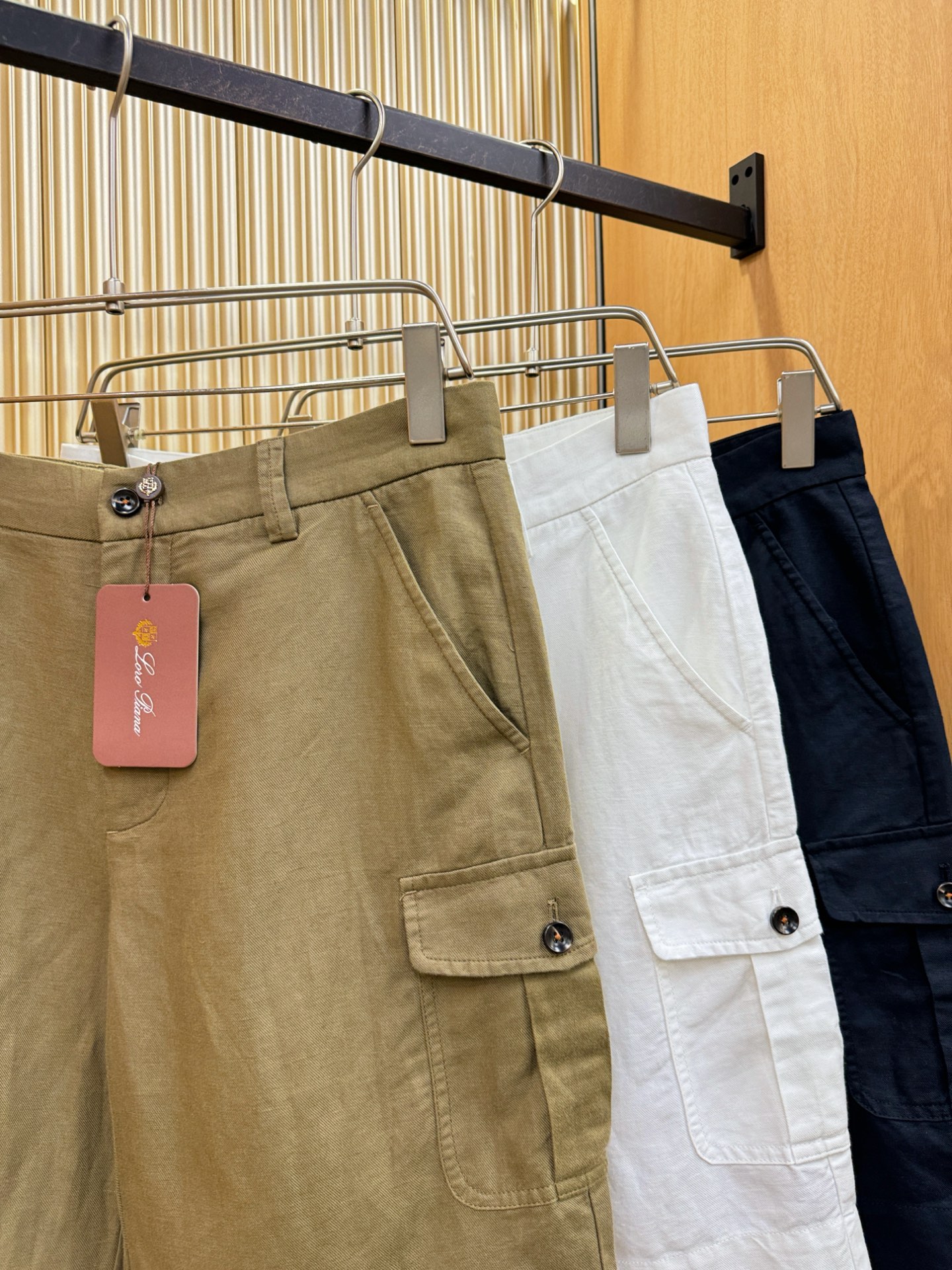 Loro Piana诺悠翩雅 顶级品质亚麻短裤，欧洲亚麻，有面料检测证书配套。P.S：面料采用55.4%