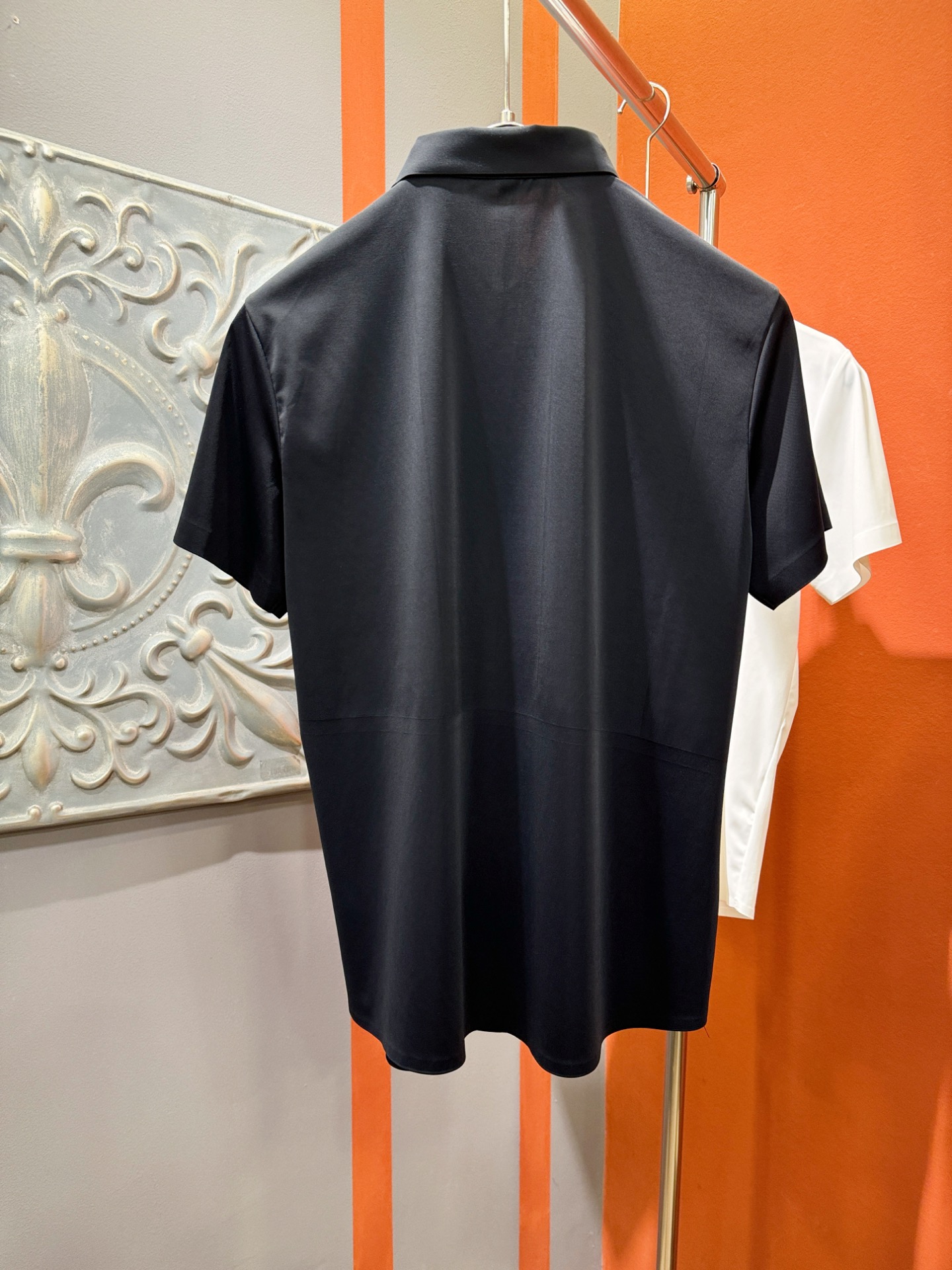  PRADA 普拉达 2025 新款衬衫，贸易公司渠道稀出，领先官网发售！经典休闲衬衫搭配独特的设计，简
