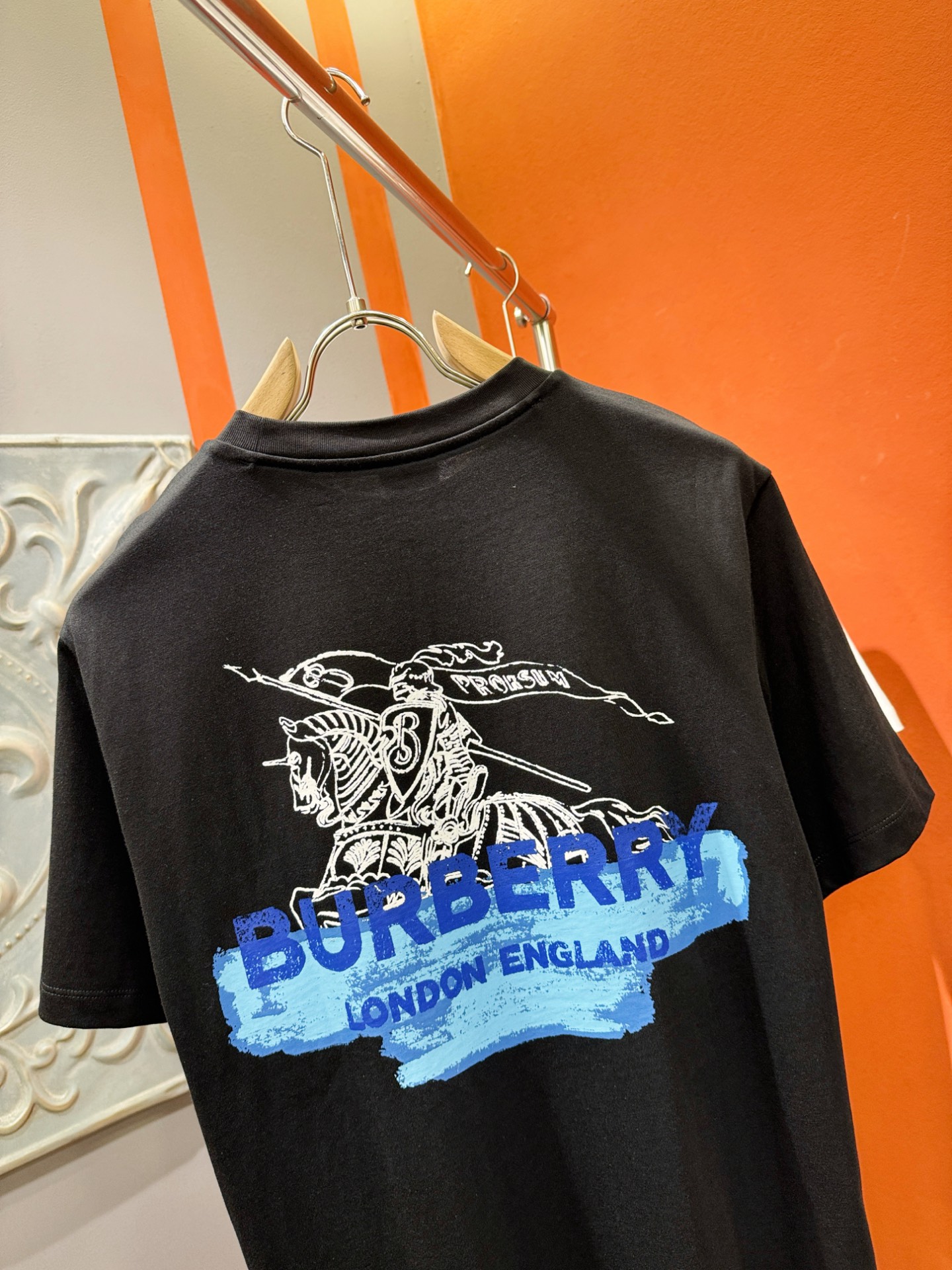  (最大可穿240斤) BURBERRY巴宝莉 2025春夏新款短袖T恤！走秀图案时尚休闲短袖T恤衫！设