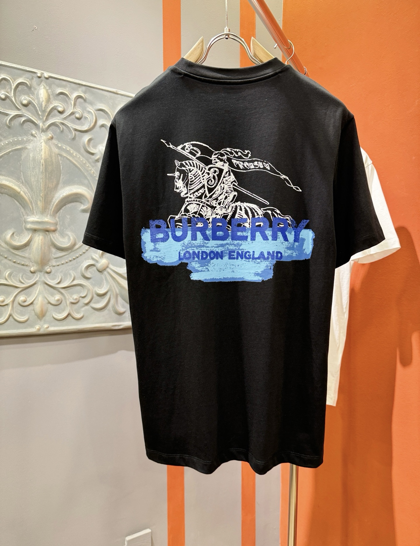  (最大可穿240斤) BURBERRY巴宝莉 2025春夏新款短袖T恤！走秀图案时尚休闲短袖T恤衫！设