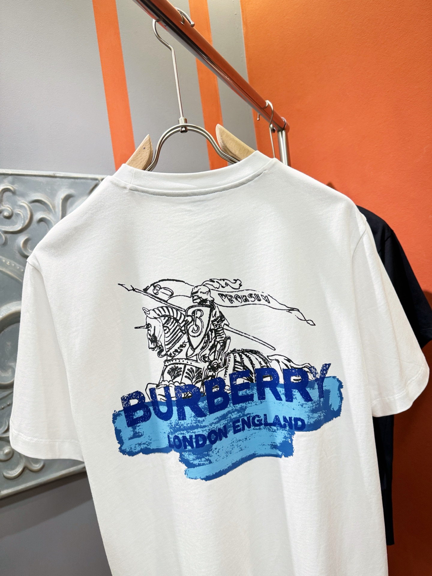  (最大可穿240斤) BURBERRY巴宝莉 2025春夏新款短袖T恤！走秀图案时尚休闲短袖T恤衫！设