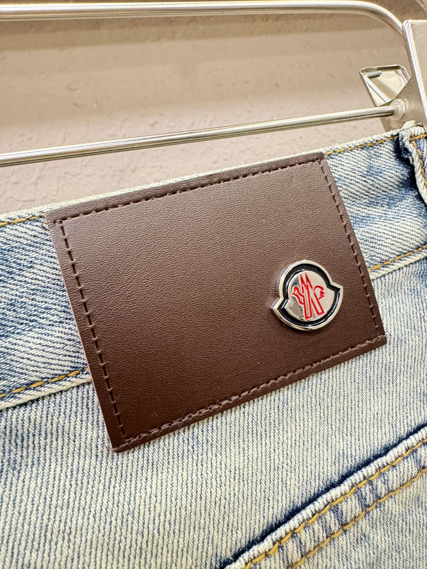  Moncler蒙口 2025新品，原版牛仔短裤 ，原版重工打造，品牌经典LOGO设计，三标齐全！原版五