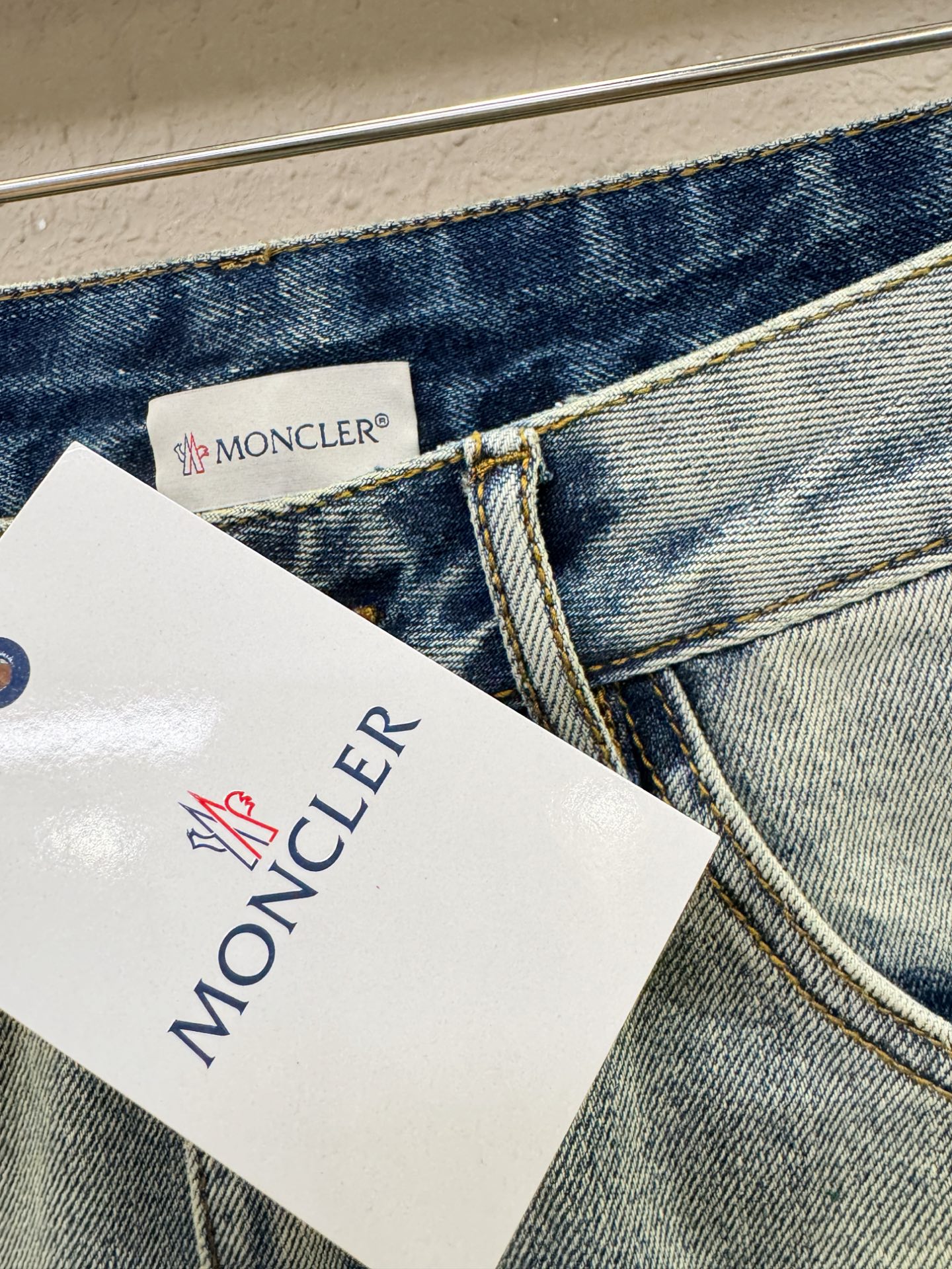  Moncler蒙口 2025新品，原版牛仔短裤 ，原版重工打造，品牌经典LOGO设计，三标齐全！原版五