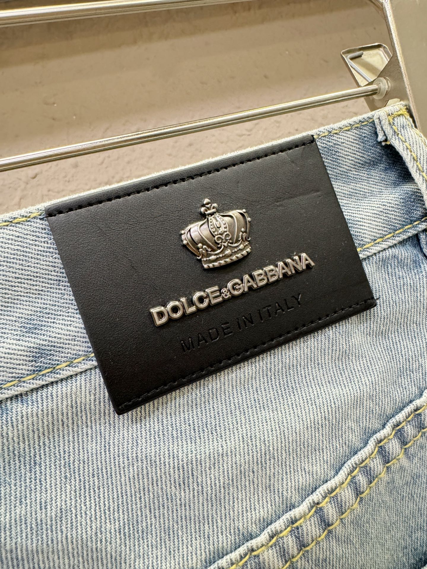  DG 2025新品，原版牛仔短裤 ，原版重工打造，品牌经典LOGO设计，三标齐全！原版五金辅料。专柜定